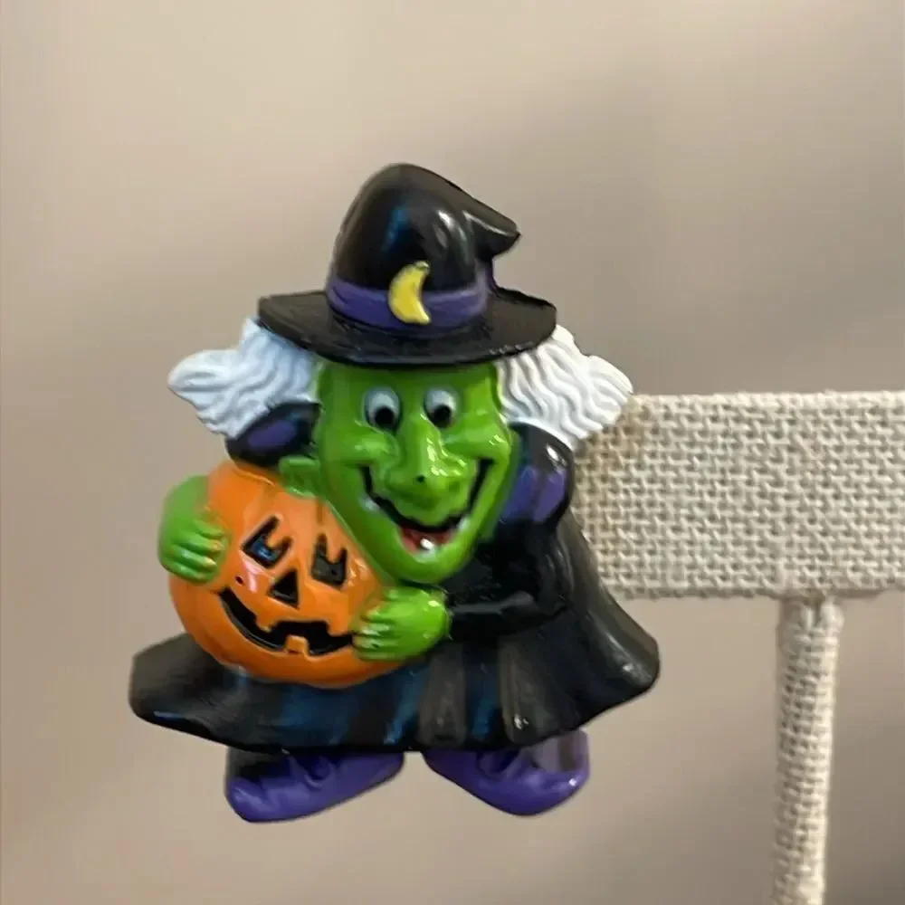 Vintage 1990’s RUSS Witch with Pumpkin Pin
